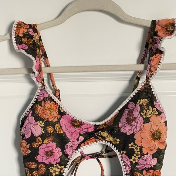 New! Victoria’s Secret Pink Floral Ruffle Cutout One Piece Swimsuit 35078 - Picture 3 of 12